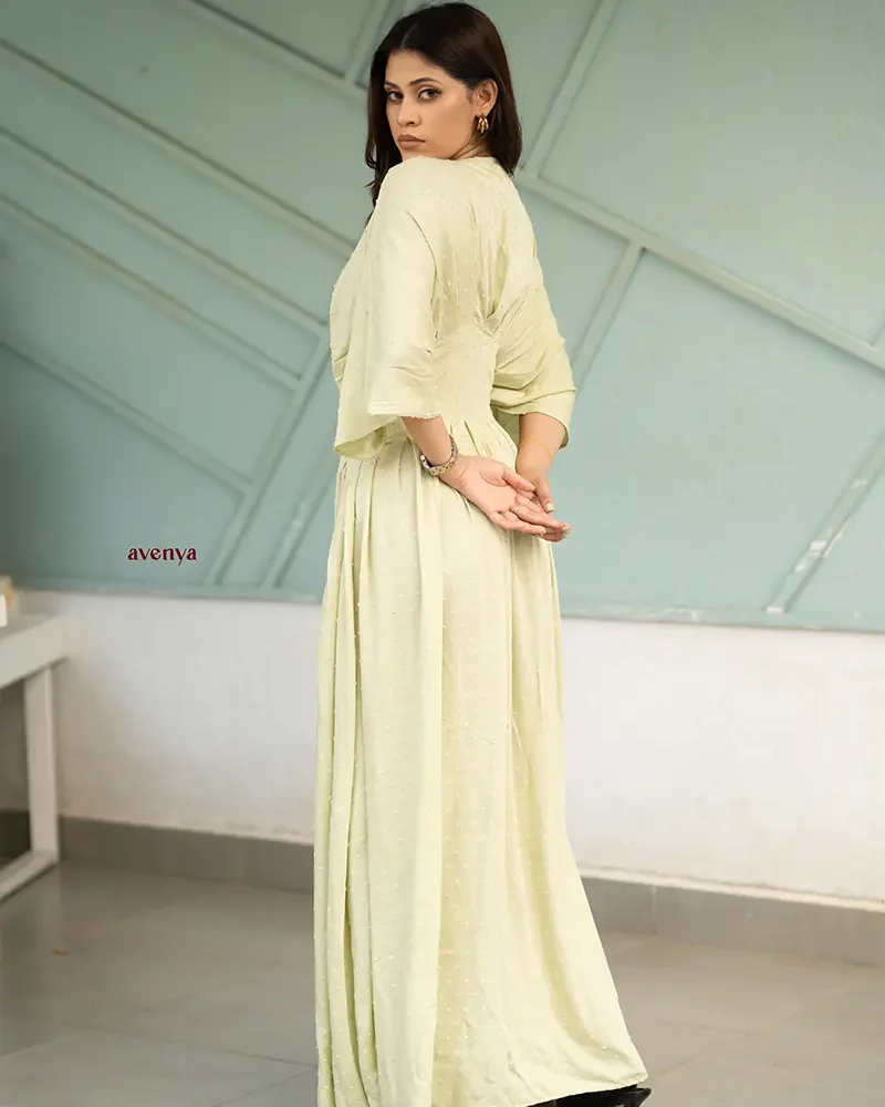 The-Sage-Swiss-Dot-Wrap